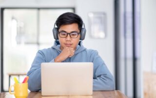 A student attending one-to-one online high school programs.