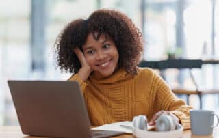 A student with online custom schedules that makes them happy.